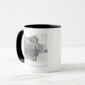 Mug Enfants dehors avec l'arbre de Noël (Devant gauche)