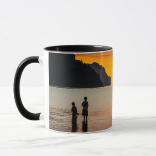 Mug Enfants pêchant au coucher du soleil