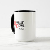 Mug Enfin fait - Conception de citation de remise de d (Devant gauche)