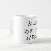 Mug Enfin ma fille est un docteur (Devant gauche)
