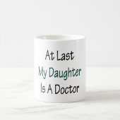 Mug Enfin ma fille est un docteur (Centre)