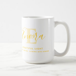 Mug Enora nom jaune texte signifiant monogramme E café