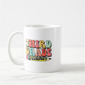 Mug Enseignant de troisième année rétro groovy premier (Gauche)