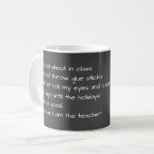 Mug Enseignant drôle lignes de tableau noir punition (Devant gauche)