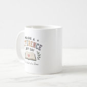 Mug Enseignant qui fait une différence chaque jour Nom (Devant gauche)