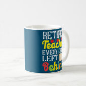 Mug Enseignant Retraité Chaque Enfant Laissé Derrière  (Devant droit)