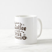 Mug Enseignant Rétro Alimenté Par Le Café Et Les Élève (Devant droit)