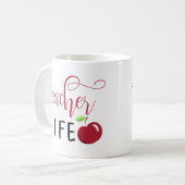Mug enseignant vie rouge pomme typographie enseignants (Devant gauche)