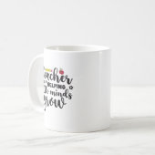 Mug Enseignants qui aident les petits esprits à grandi (Devant gauche)