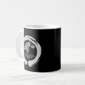 Mug Enso, cercle japonais avec le kanji de la MU, (Devant gauche)