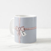 Mug Enveloppé dans un arc rose (Devant gauche)