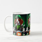 Mug Épaniel breton conduisant un vélo St. Patrick's Da (Gauche)