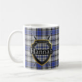 Mug Épées croisées par bouclier de tartan de Hannah (Gauche)