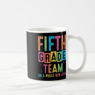Mug Équipe De Cinquième Année Sur Un Ensemble De Cadea