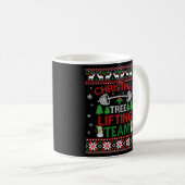 Mug Équipe de levage d'arbre de Noël Drôle laide pull (Devant droit)