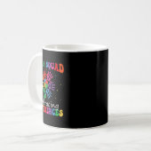 Mug Équipe Pre K embrassant les différences Autisme En (Devant gauche)