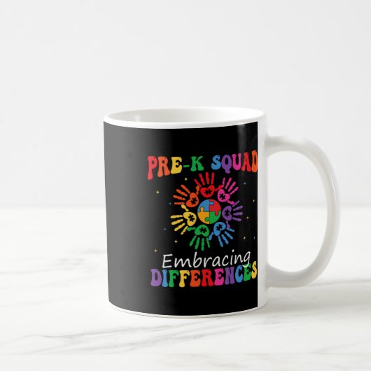 Mug Équipe Pre K embrassant les différences Autisme En (Droite)
