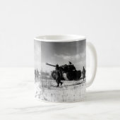 Mug ęr Division de la Marine se déplaçant par le (Devant droit)
