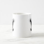 Mug Escalade de chat noir sur le dos humain (Centre)