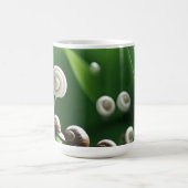 Mug Escargots alignés sur des plantes verts (Centre)