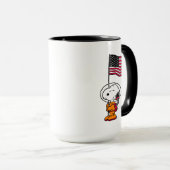 Mug ESPACE | Snoopy avec astronaute du drapeau (Devant droit)