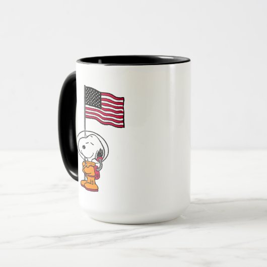 Mug ESPACE | Snoopy avec astronaute du drapeau (Devant gauche)