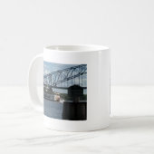Mug Esprit de Dubuque sur le fleuve Mississippi (Devant gauche)