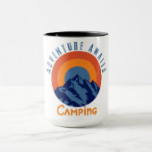 Mug Essentiels de camping et d'engrenages d'aventure" (Centre)