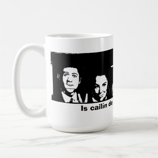 Mug Est cailín de chuid Dhoire moi (Je suis une fille (Gauche)