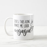 Mug Est-Ce Que Cette Bague Me Fait Apparaître Mariée E<br><div class="desc">Cette tasse amusante pour une future mariée est le cadeau parfait ou la façon parfaite d'annoncer à vos amis et à votre famille que vous êtes fiancée !</div>