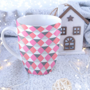 Mug esthétique rose et noir triangle motif décoratif