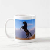 Mug Étalon noir sauvage élevant le cheval (Gauche)