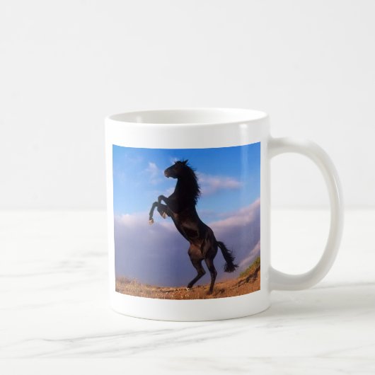 Mug Étalon noir sauvage élevant le cheval (Droite)