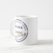 Mug Éthique de travail : Retraité (Devant gauche)