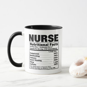 Mug Étiquette de faits nutritionnels d'infirmière drôl