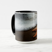 Mug Étoiles de mer seules sur la plage (Devant gauche)