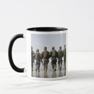 Mug Étudiants de formation à la qualification de l'équ