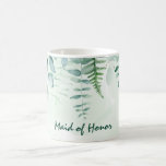 Mug Eucalyptus verdure vert demoiselle d'honneur maria<br><div class="desc">Un fond aquarellé vert et blanc. Décoré de feuillage de verdure d'eucalyptus et de fougère sylvestre. Avec le texte : Demoiselle d'honneur.</div>