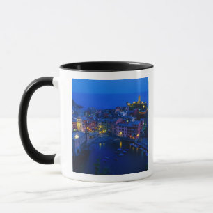Mug Europe, Italie, Cinque Terre, Vernazza. Côte escar