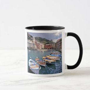 Mug Europe, Italie, Vernazza. Bateaux peints de couleu