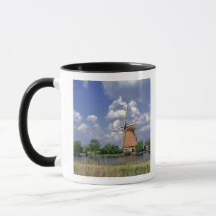 Mug Europe, Pays-Bas, Kinerdijk. Un moulin à vent est