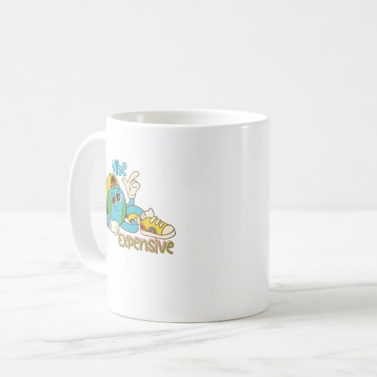 Mug Expensive Vibe – Cool Retro Earth Character Design (Devant gauche)