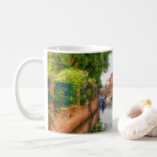 Mug Explorez le charme vibrant de Burano (Avec donut)
