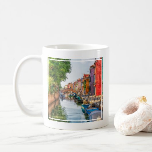 Mug Explorez le charme vibrant de Burano (Avec donut)