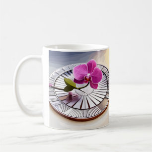 Mug Exquise orchidée rose repose sur une plaque d'arge