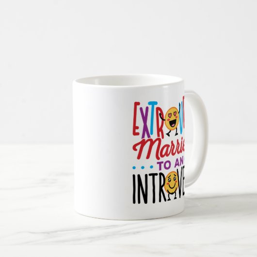 Mug Extrovert marié à un Introvert Funny (Devant droit)