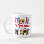 Mug Extrovert marié à un Introvert Funny (Gauche)
