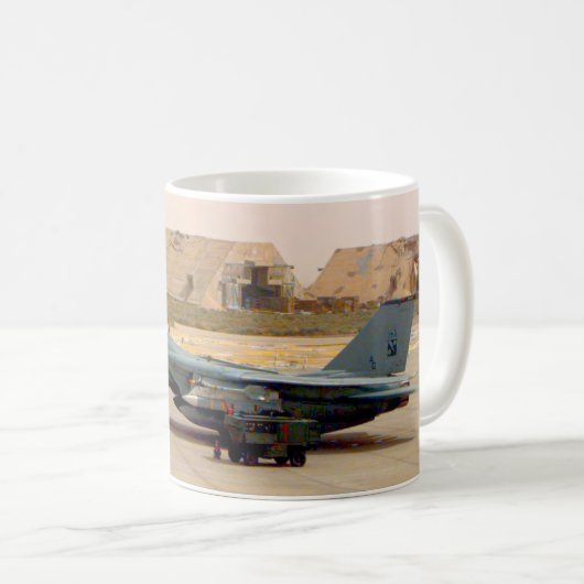 MUG F-14 TOMCAT "DÉSERT PRÉFLIGHT" (Devant droit)