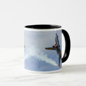 Mug F-16 Tigre Tourne Et Brûle (Devant droit)