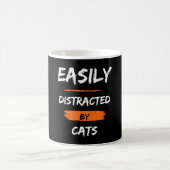 Mug facilement distrait par les chats (Centre)